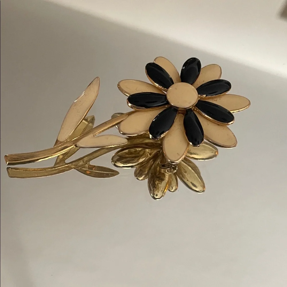 Vintage 60s Black and Cream Floral Brooch
